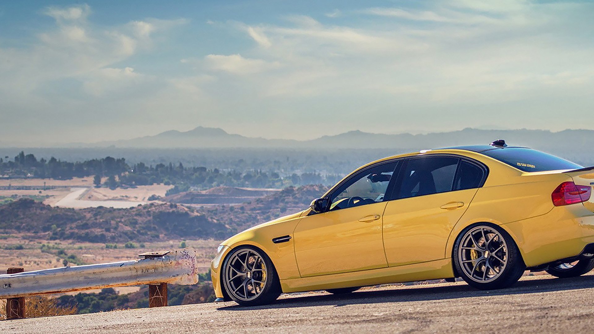 在一次比赛中，他用“完美”挡拆配合助攻队友扣篮，赢得全场掌声！